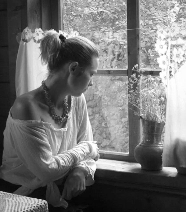 Девушка ждет