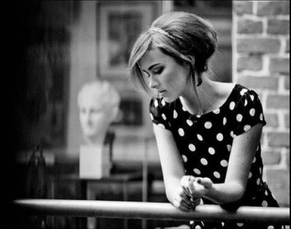 Девушка ждет