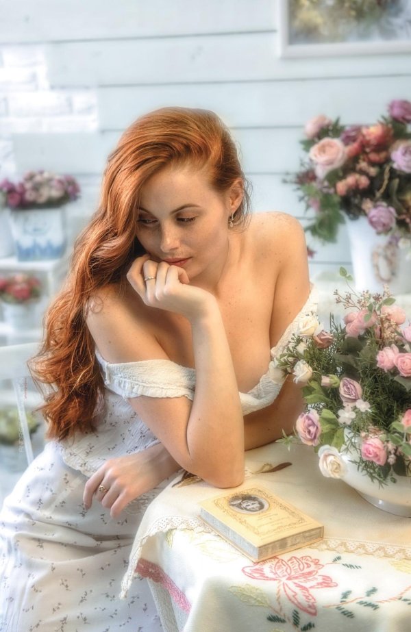 Девушка ждет