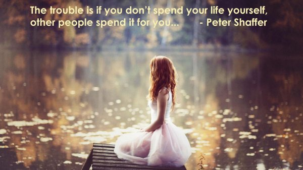 Девушка ждет