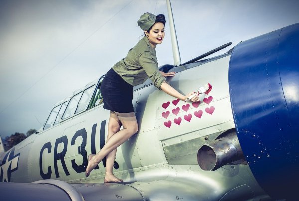 Самолет девушка