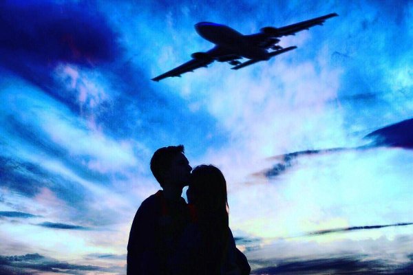 Самолет девушка