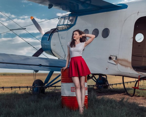 Самолет девушка