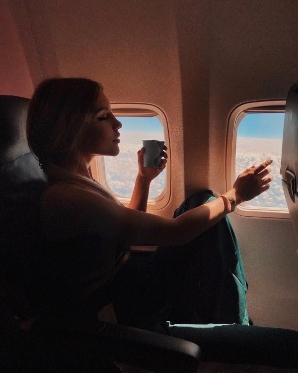 Самолет девушка