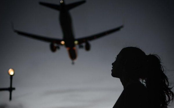 Самолет девушка