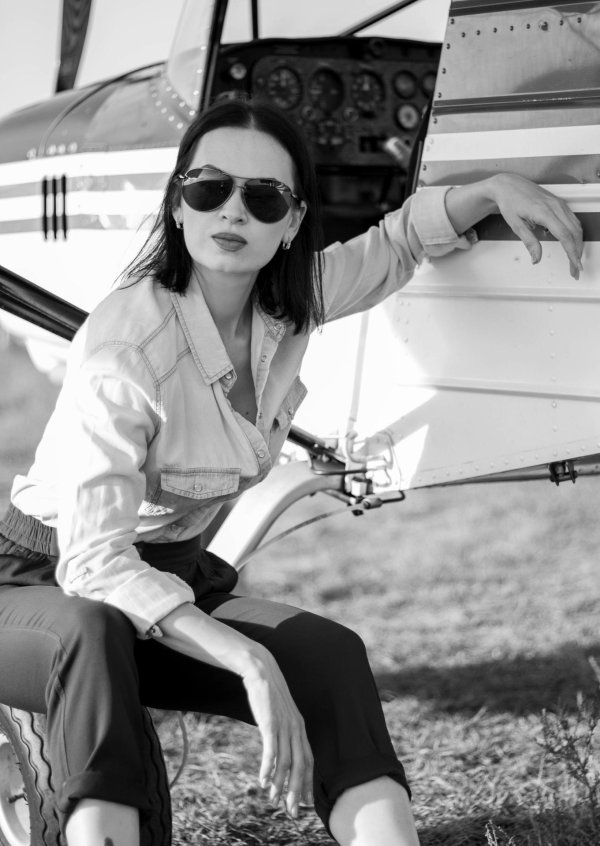 Самолет девушка