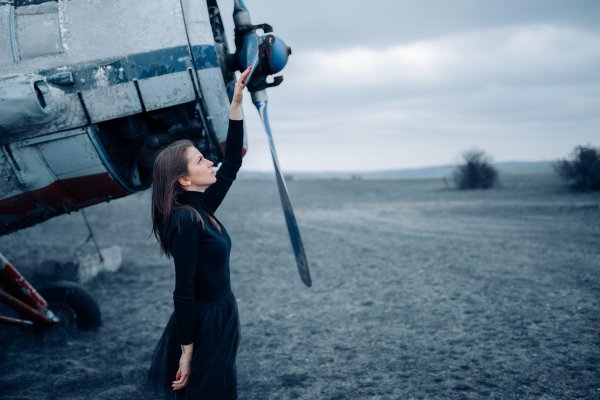 Самолет девушка