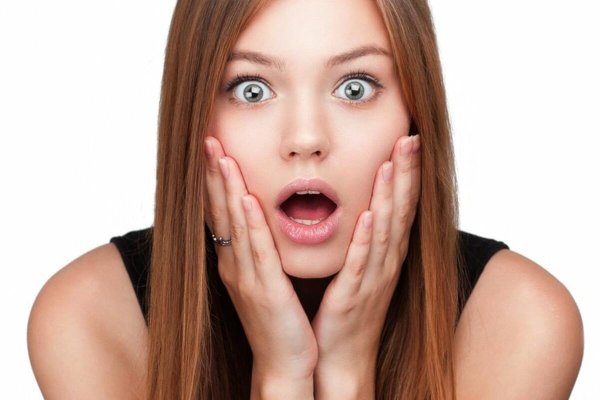 Удивленная девушка