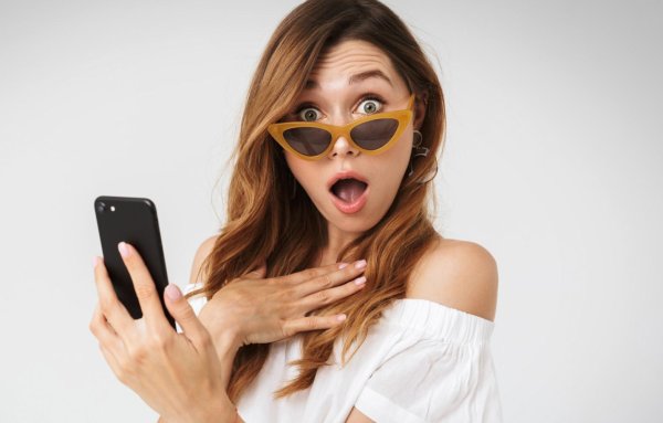 Удивленная девушка