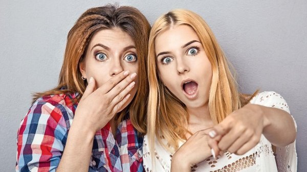 Удивленная девушка