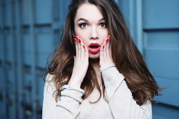 Удивленная девушка