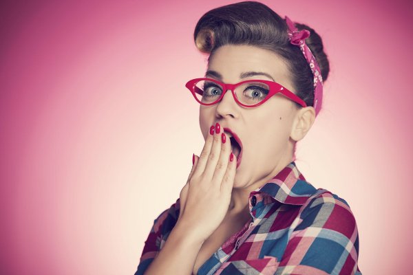 Удивленная девушка