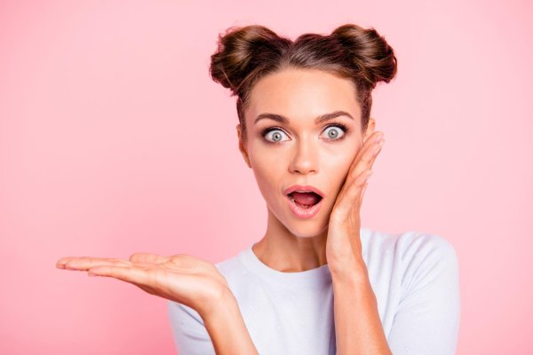 Удивленная девушка