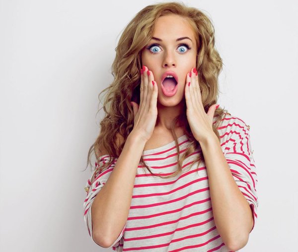 Удивленная девушка