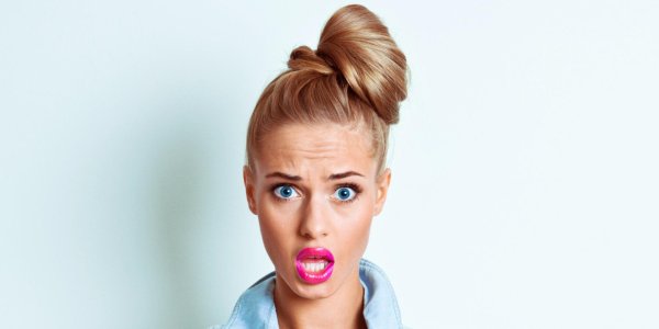 Удивленная девушка