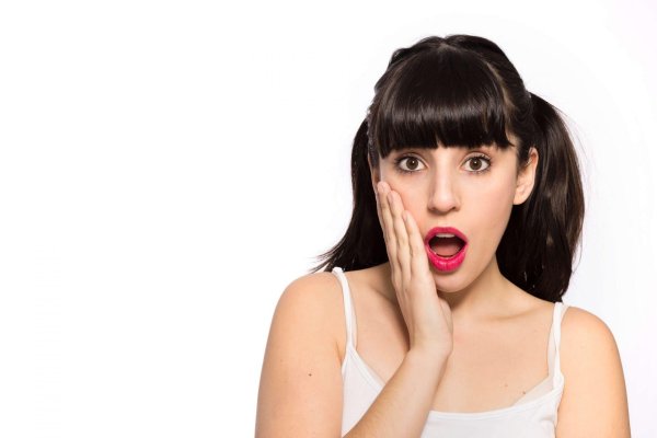 Удивленная девушка