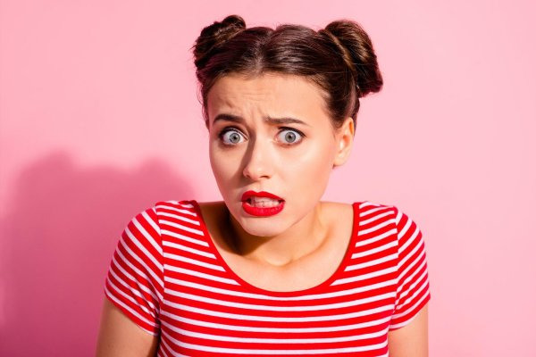 Удивленная девушка