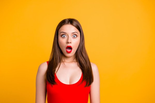 Удивленная девушка