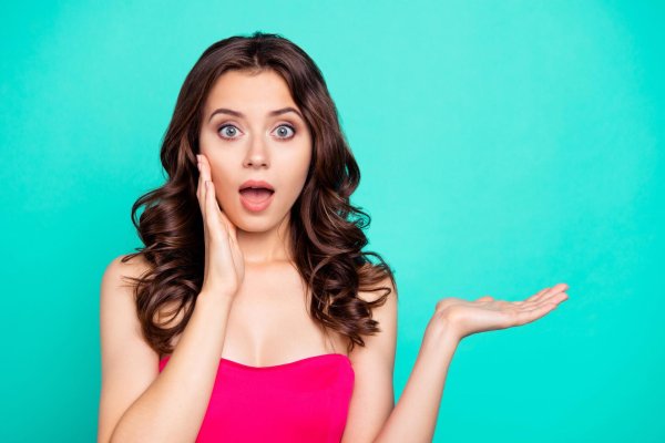 Удивленная девушка