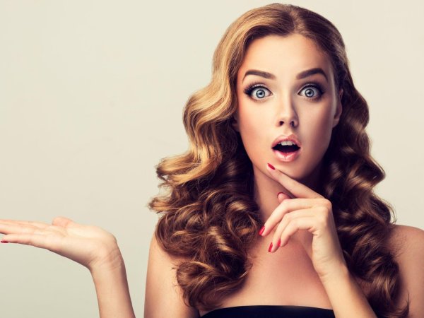 Удивленная девушка