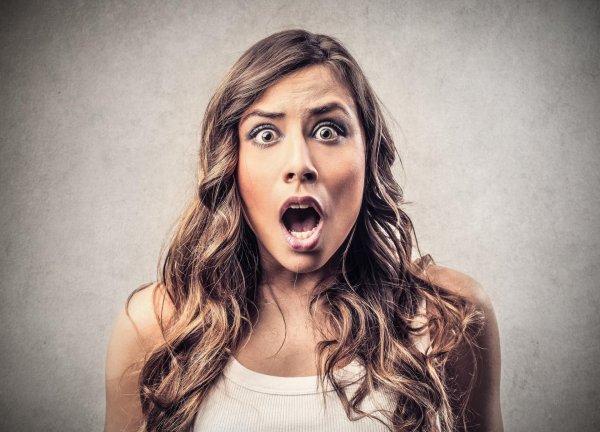 Удивленная девушка