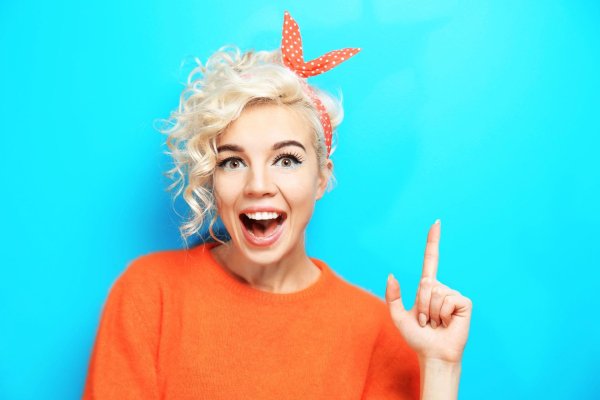 Удивленная девушка