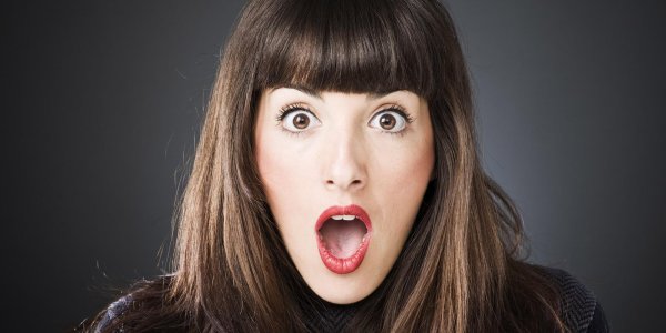 Удивленная девушка