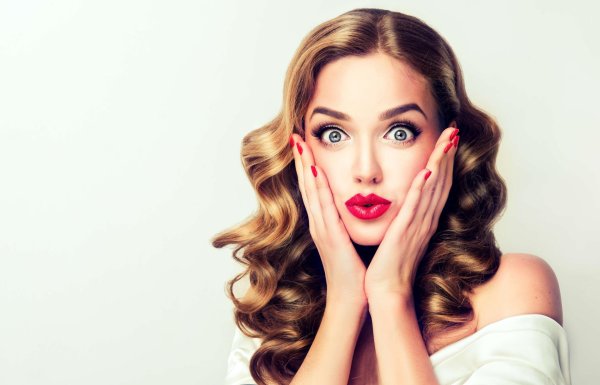 Удивленная девушка