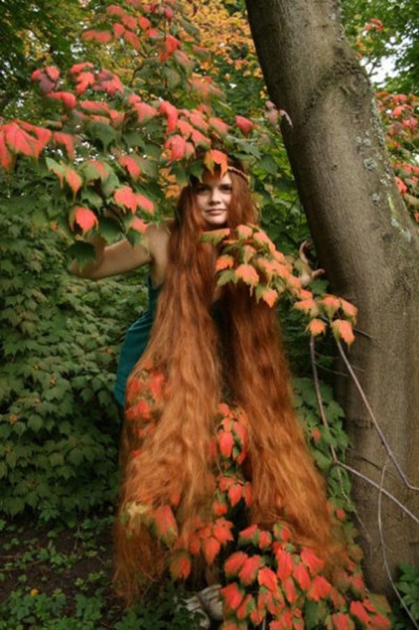 Длинноволосая девушка