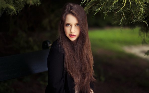 Длинноволосая девушка