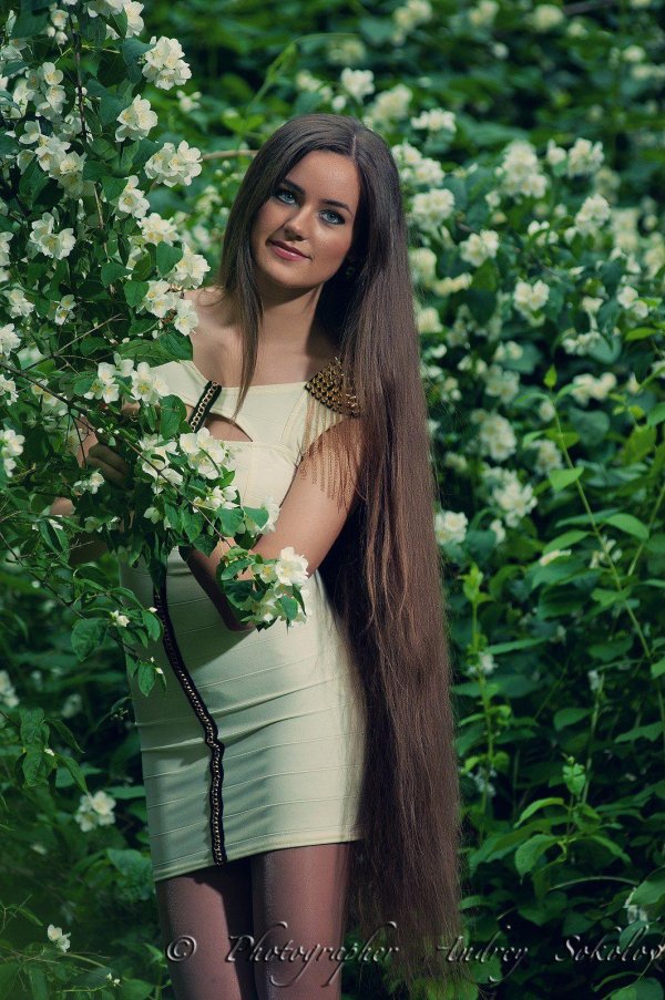 Длинноволосая девушка