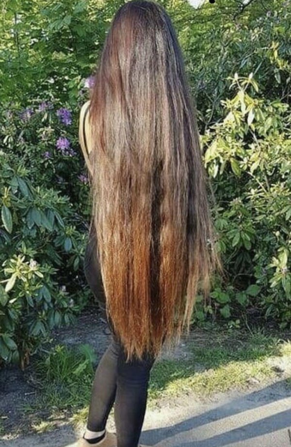 Длинноволосая девушка