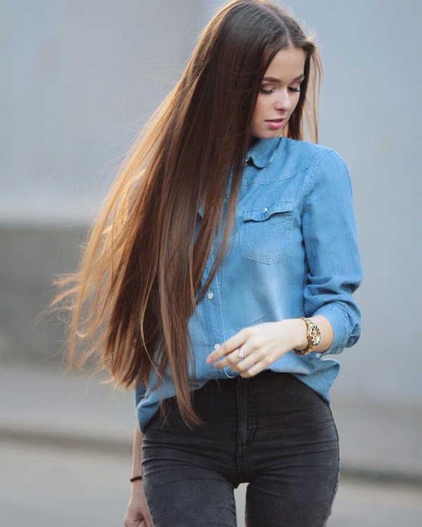 Длинноволосая девушка