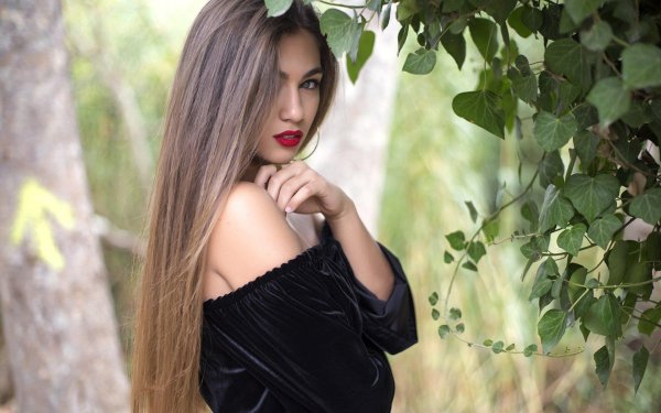 Длинноволосая девушка