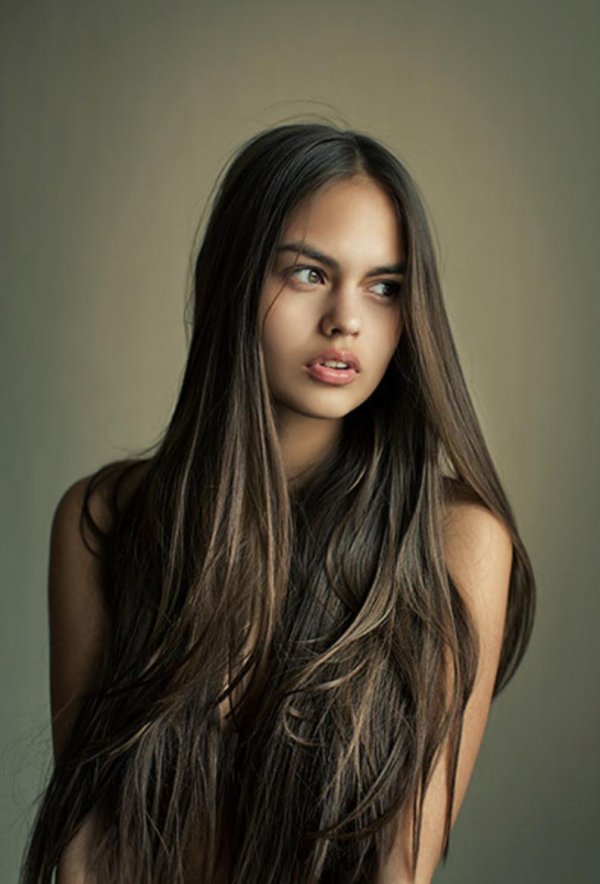 Длинноволосая девушка