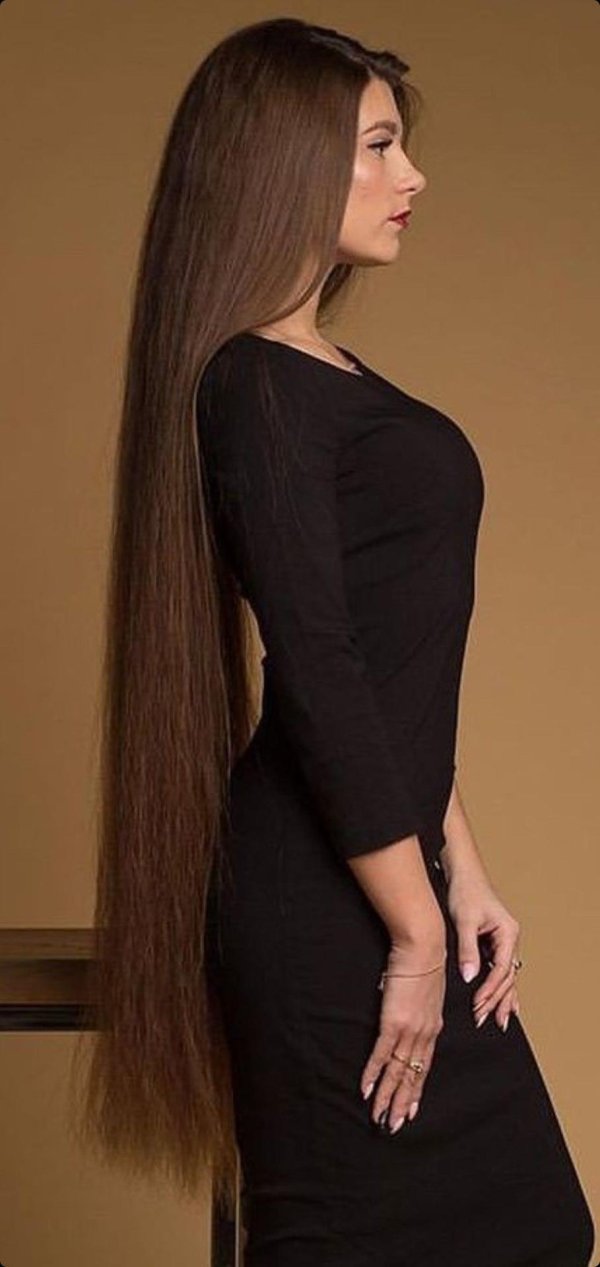 Длинноволосая девушка