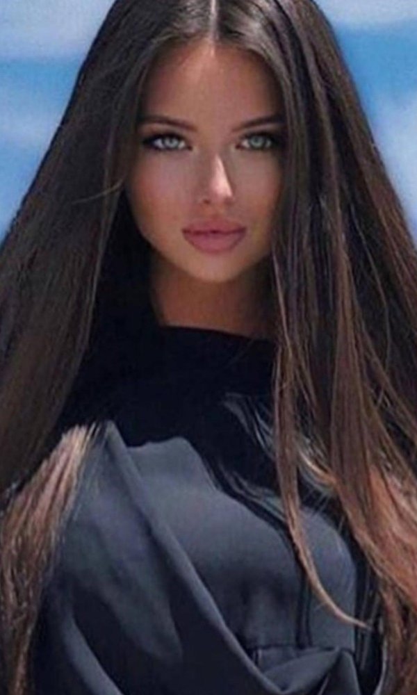 Длинноволосая девушка