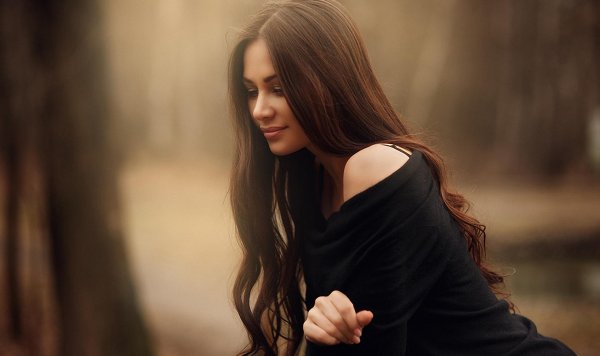Длинноволосая девушка