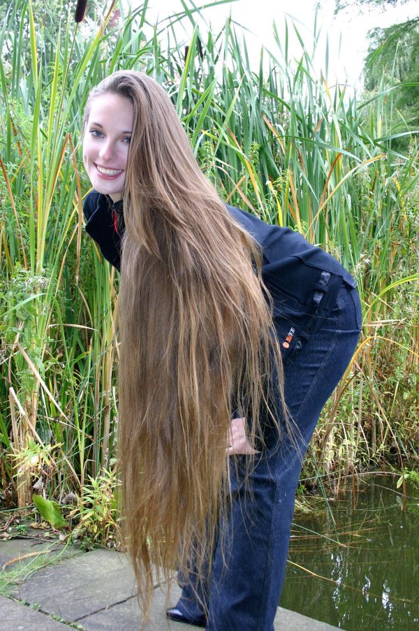 Длинноволосая девушка