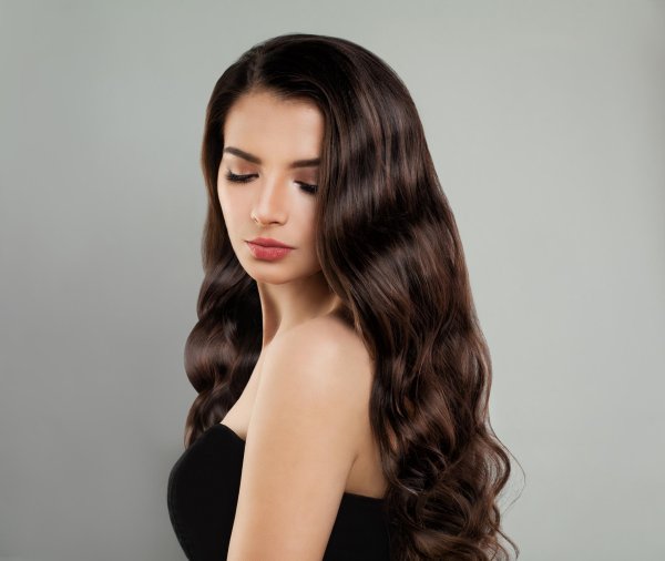 Длинноволосая девушка