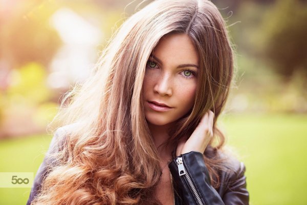 Длинноволосая девушка