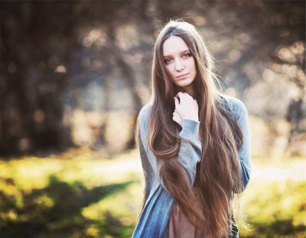 Длинноволосая девушка