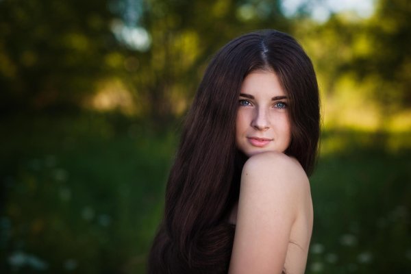 Длинноволосая девушка