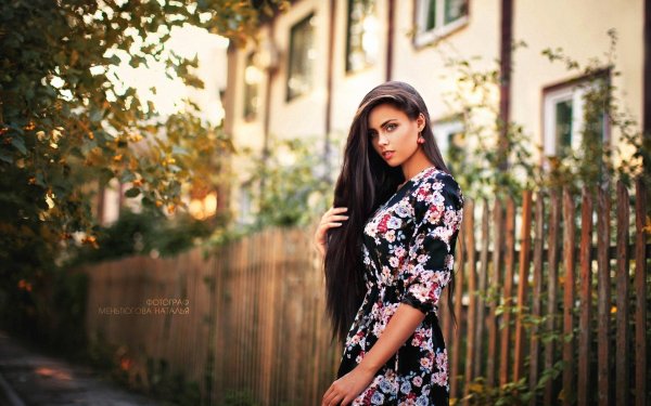 Длинноволосая девушка