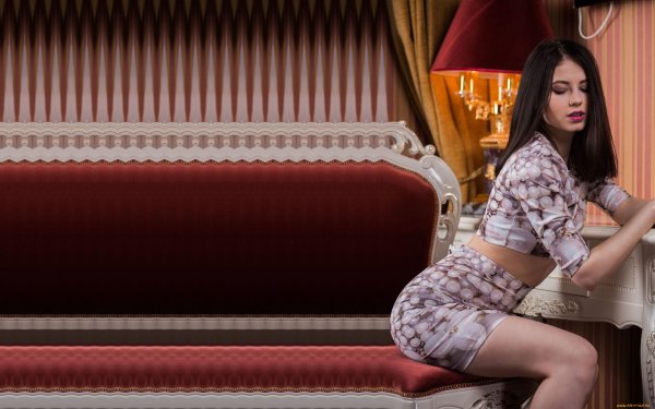 Девушка надо