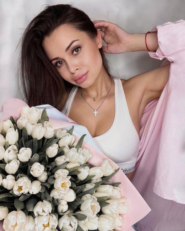 Девушка надо