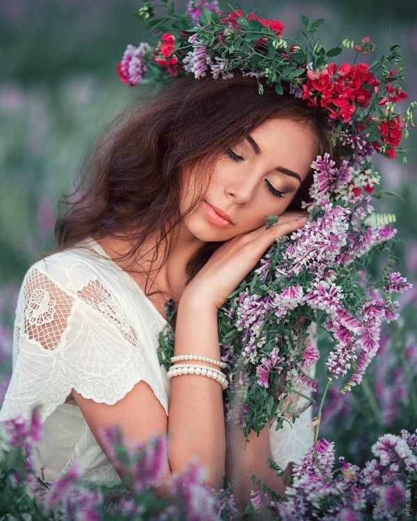 Девушка надо