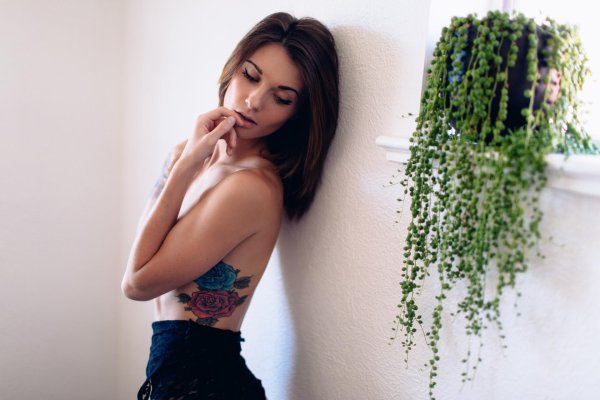 Девушка надо