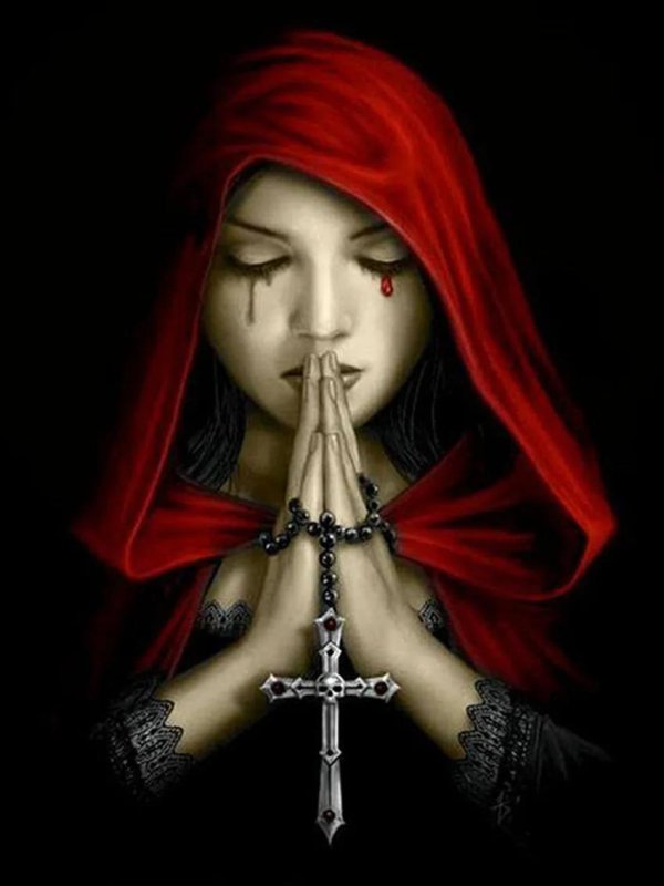 Девушка молится