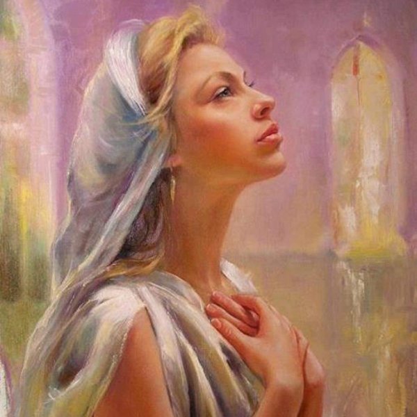 Девушка молится